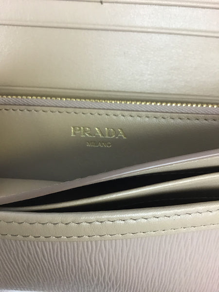 Prada IMH132 VITELLO MOVE Leather BI-FOLD Wallet